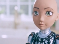 Младшая сестра робота Софии в качестве компаньона для детей
