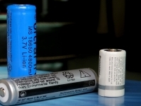Улучшат качество литий-ионных батарей специальные наноцепи из сурьмы