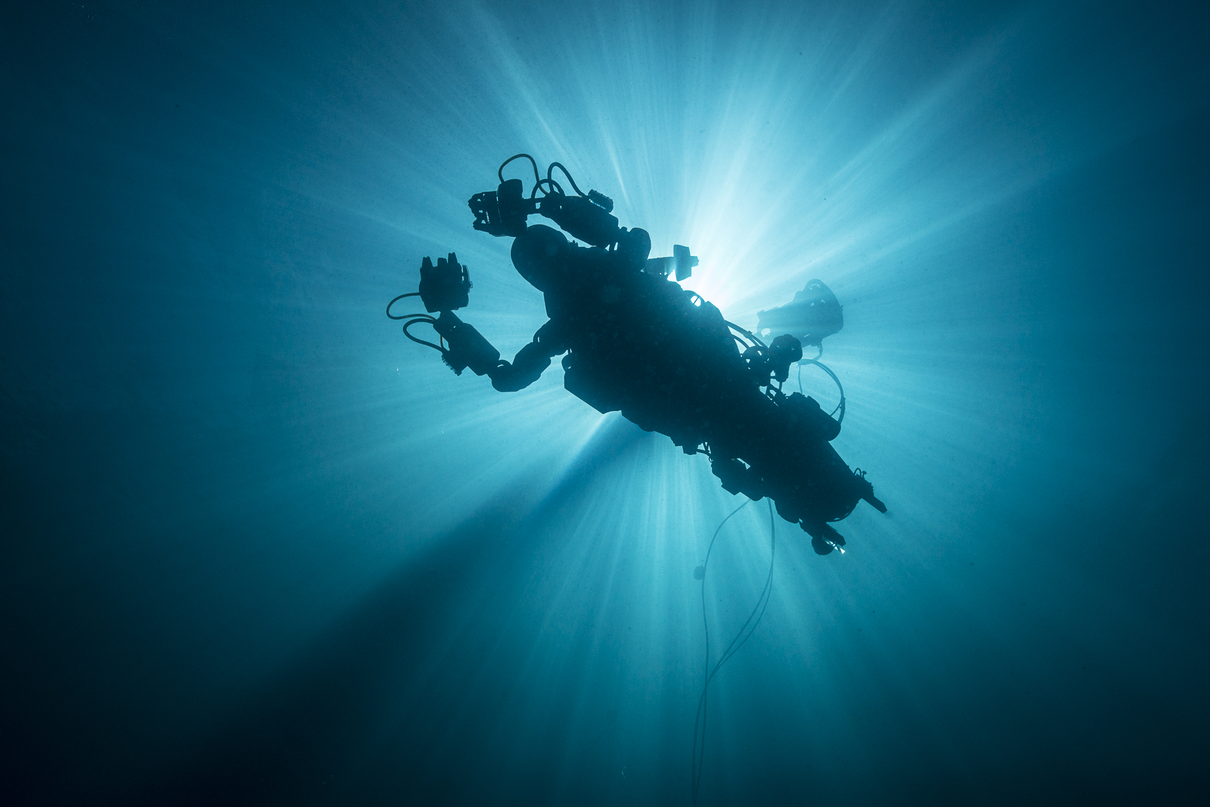 Человекоподобный подводный робот