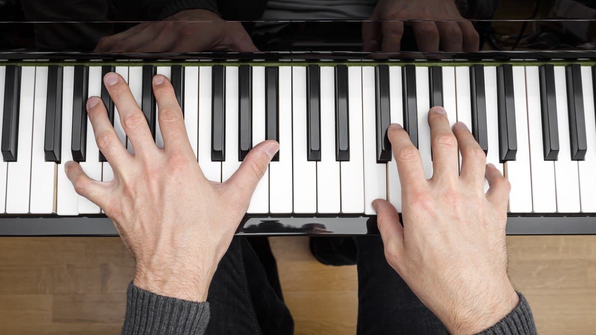 Технология Audeo на основе ИИ способная воспроизводить музыку из беззвучных видеороликов с игрой на фортепиано
