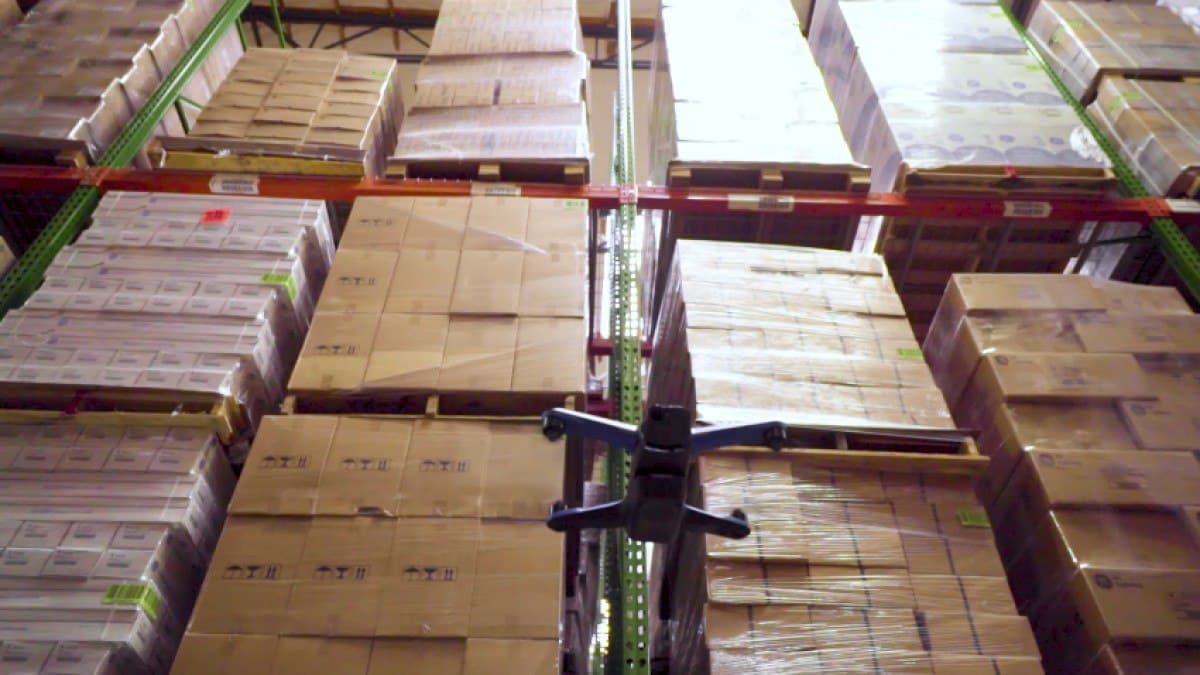 Ware tech использует квадрокоптеры для мониторинга количества складских запасов