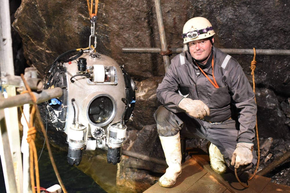 Подводный робот UX-1 для поиска мин