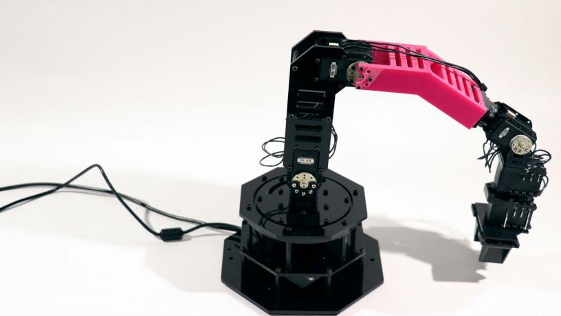Инженеры создают руку робота с элементарным самосознанием