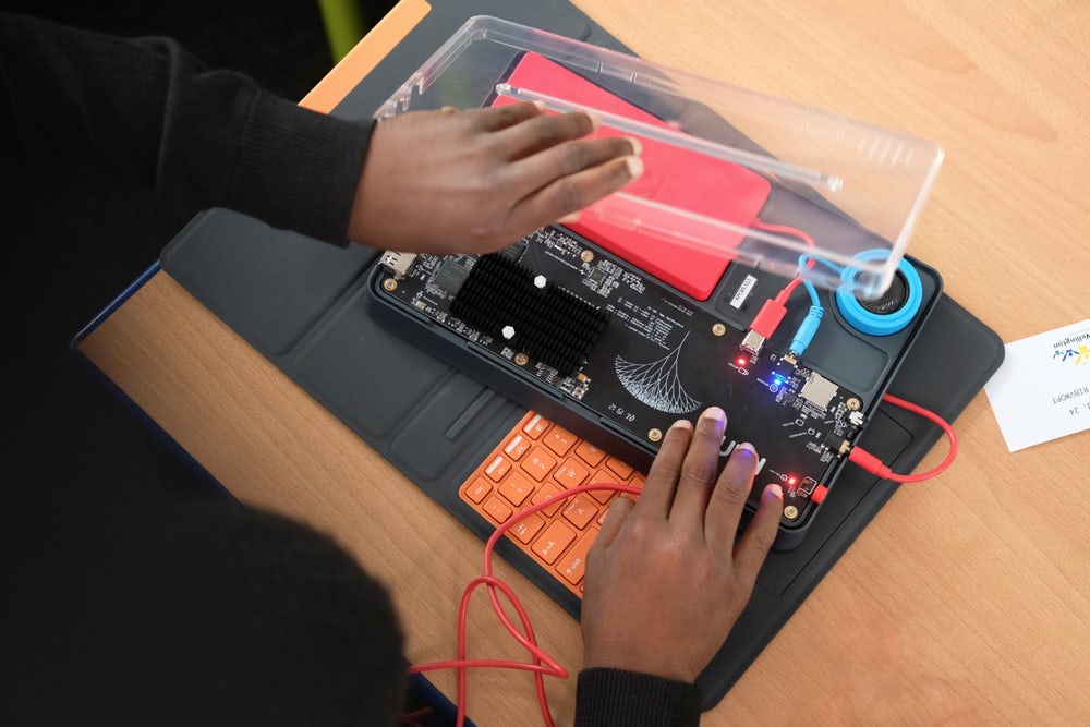 Kano сотрудничает с Microsoft для создания собственного ноутбука Kano PC  для детей