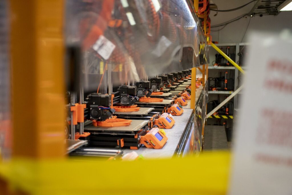 Крупнейший в мире центр 3D-печати готовится помочь защитить врачей