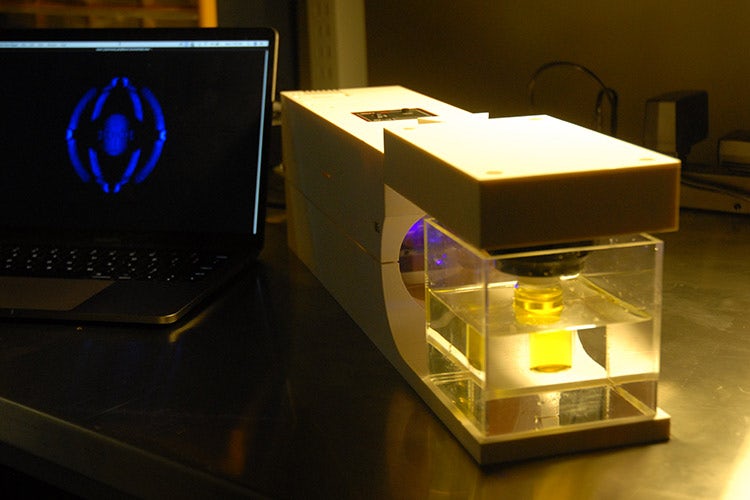 Новая технология 3D-печати дает плавные результаты, используя свет и смолу