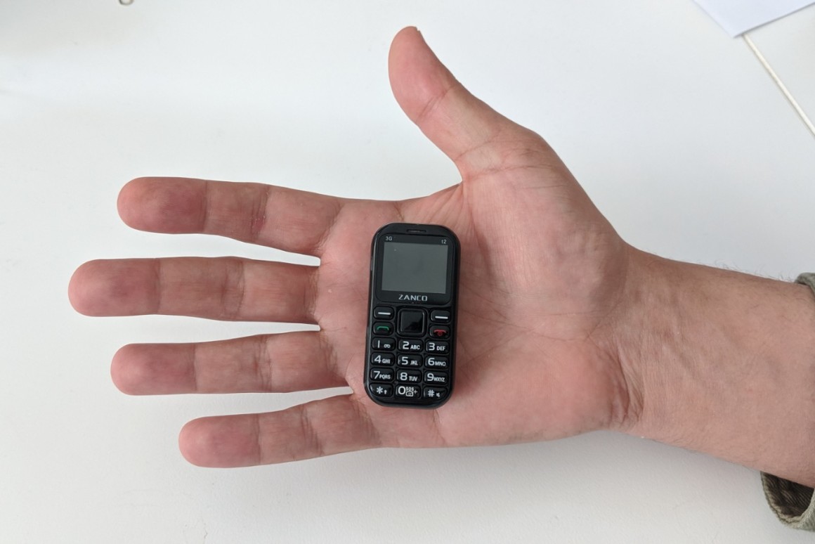 Обзор Zanco tiny t2 самого маленького в мире телефона с поддержкой 3G