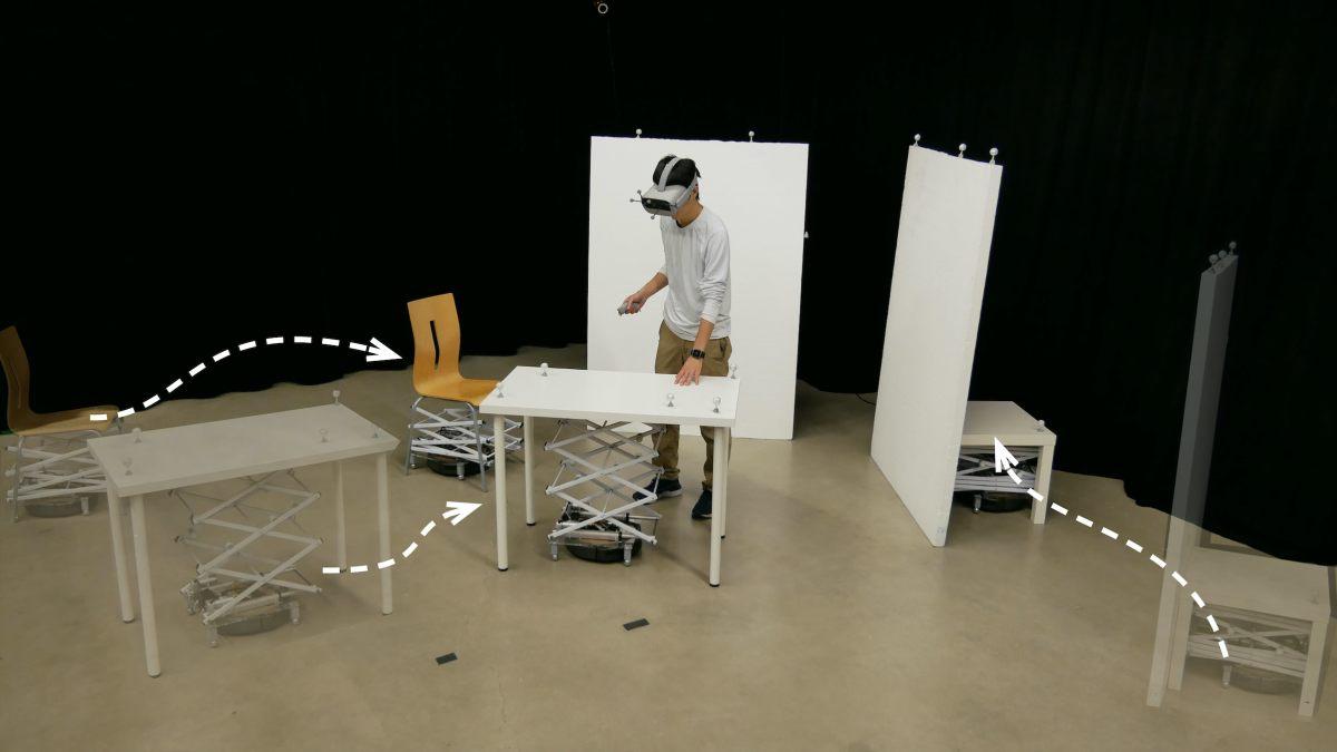Особая VR система перемещает мебель при помощи роботов чтобы виртуальные объекты стали реальностью