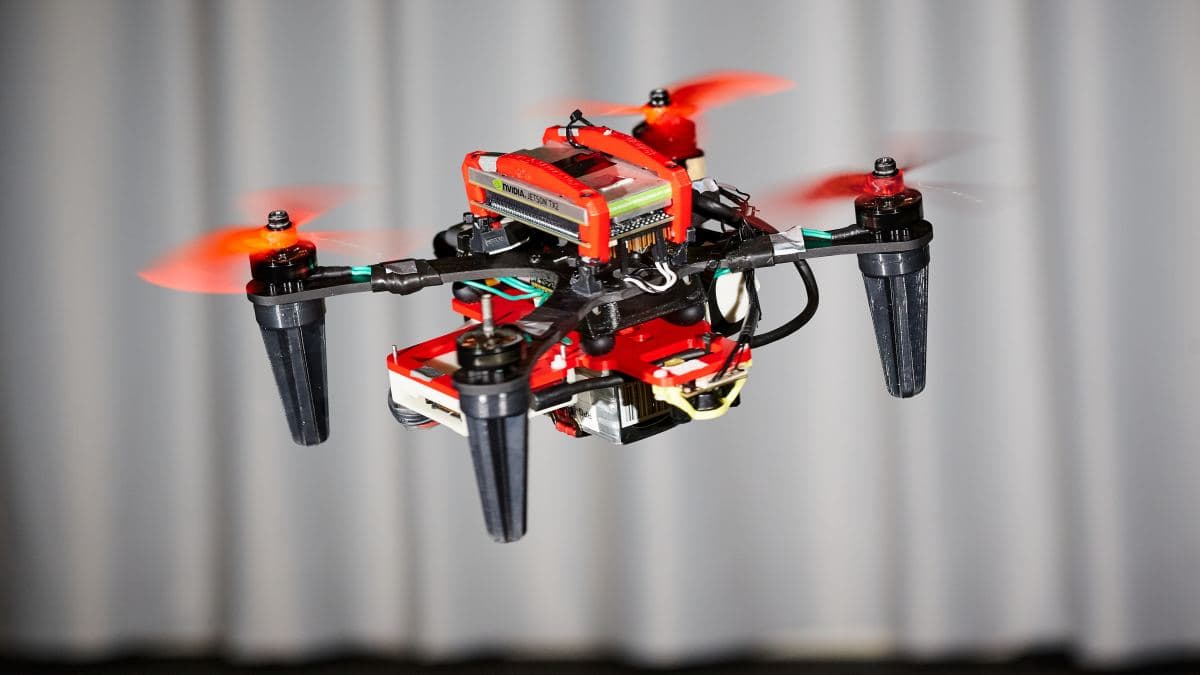 Использование бортовых камер позволит повреждённым дронам функционировать с тремя пропеллерами