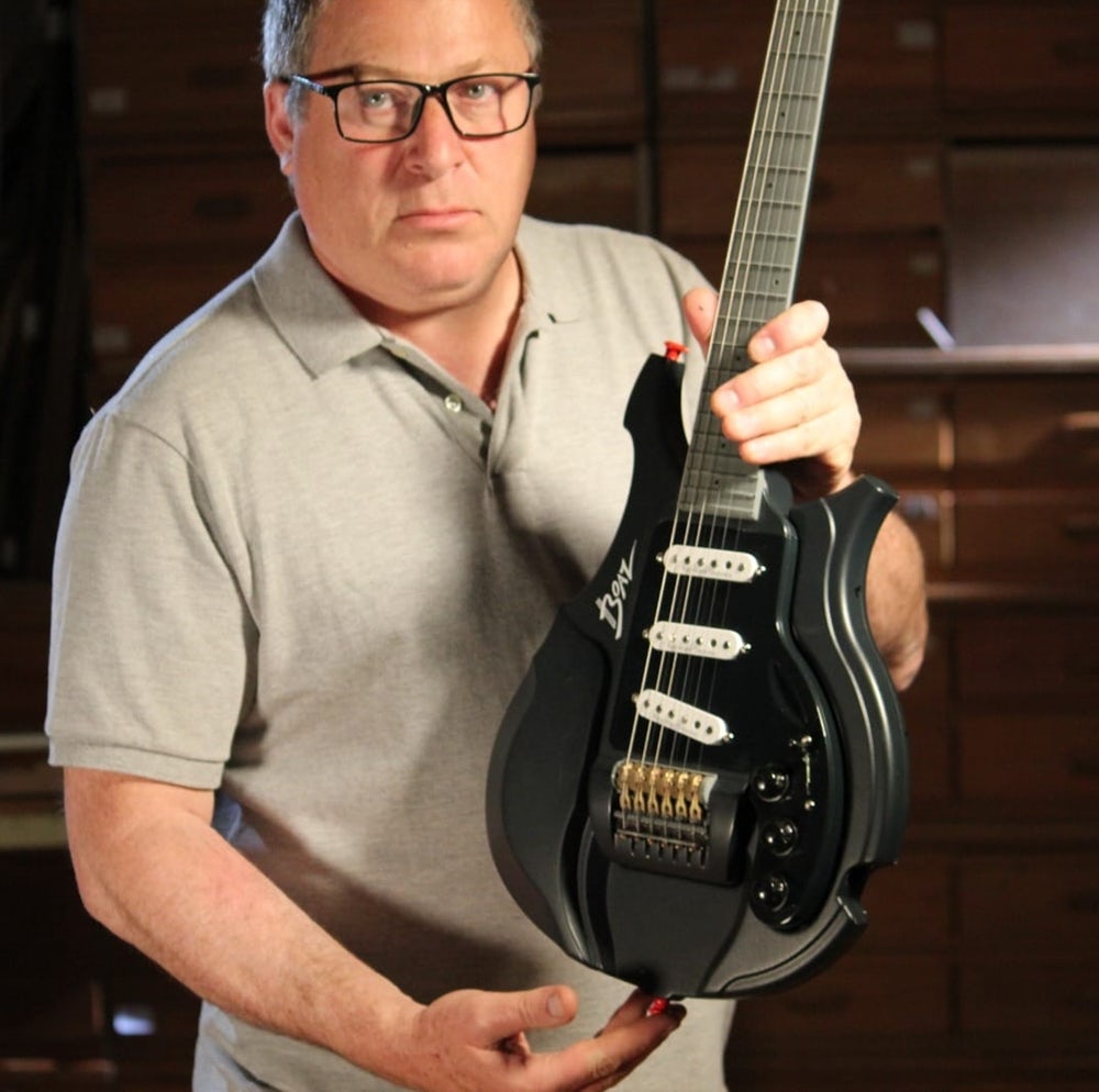 Модульная пластиковая гитара Boaz One предлагает до 50 различных комбинаций