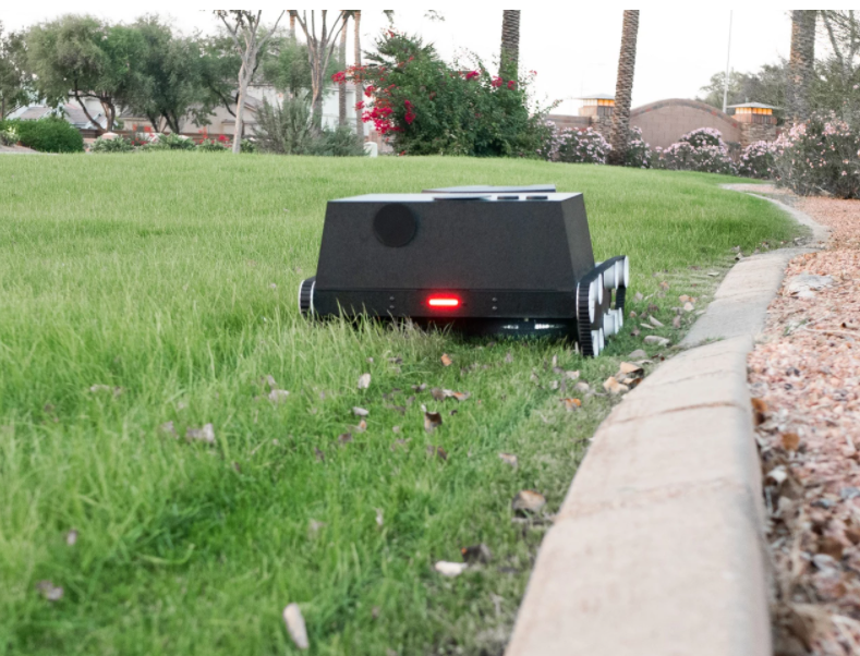 Танкоподобный робот Yardroid предназначенный для автономного ухода за садами