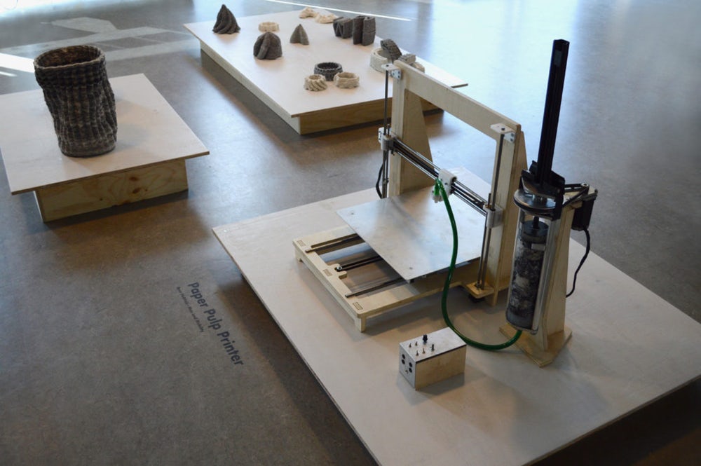 Принтер печатает 3D