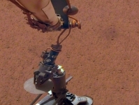 InSight разместил свой тепловой зонд на поверхности Марса