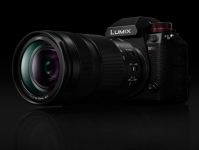 Полнокадровая беззеркальная камера Panasonic Lumix S1R