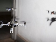 Похожие на насекомых рой беспилотников исследует неизвестную среду