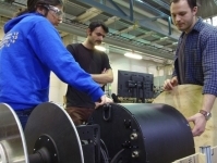 Робот сканирует трубы, чтобы найти уран