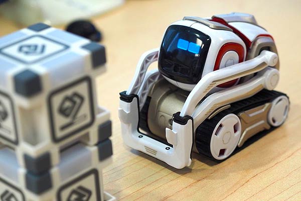 Робот автомобиль может научить детей орфографии и математике