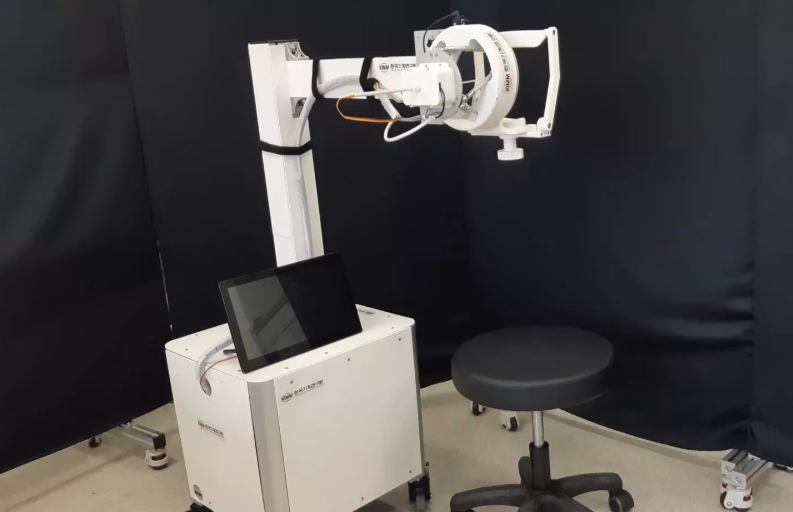 Робот для отбора проб позволяет врачам держаться на расстоянии от инфицированных пациентов