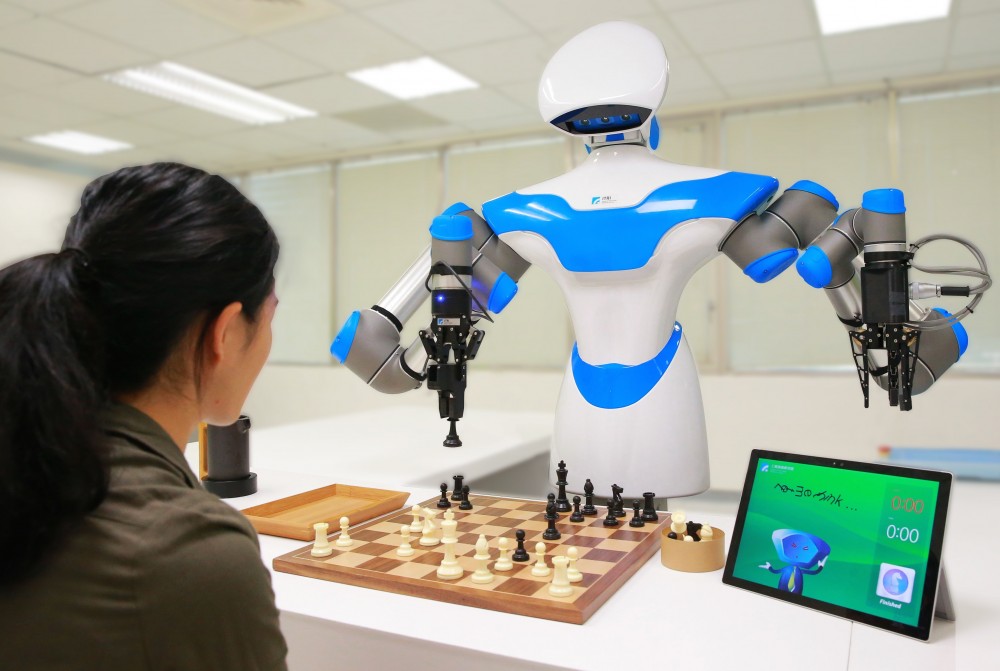 Шахматный игровой робот хочет поставить CES 2017 в Checkmate