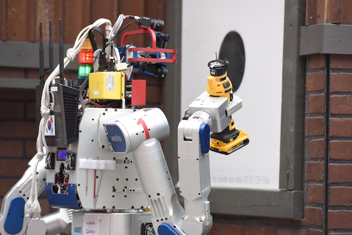 Шесть последних тенденций в робототехнике и их последствия
