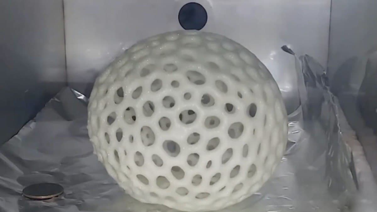 Вспенивающаяся смола позволяет создавать большие объекты на 3D-принтере