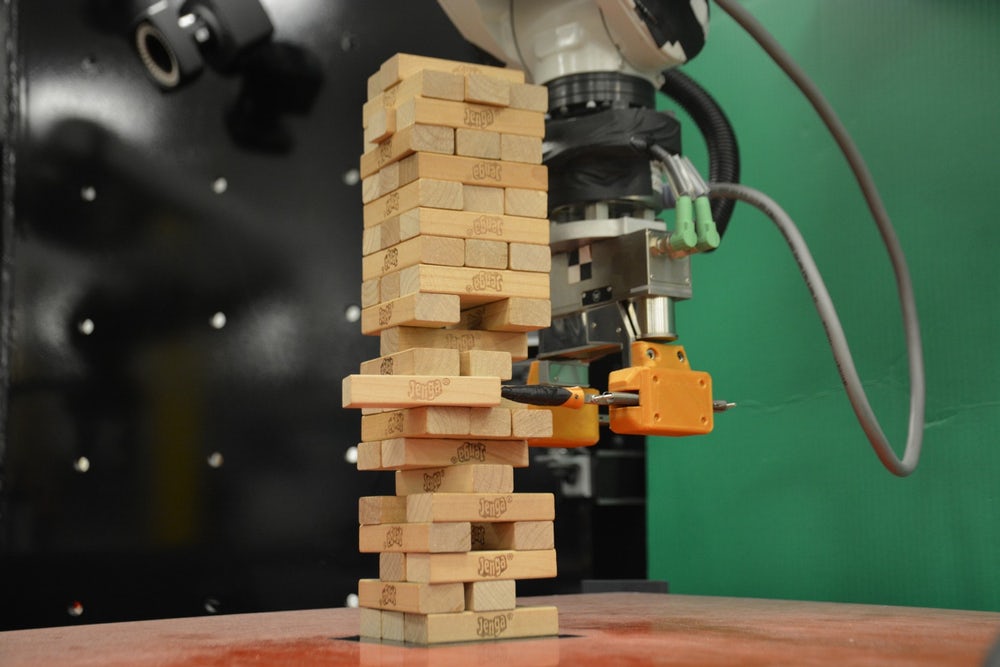 У робота MIT возможно необычайное прикосновение которое может быть полезно в производстве