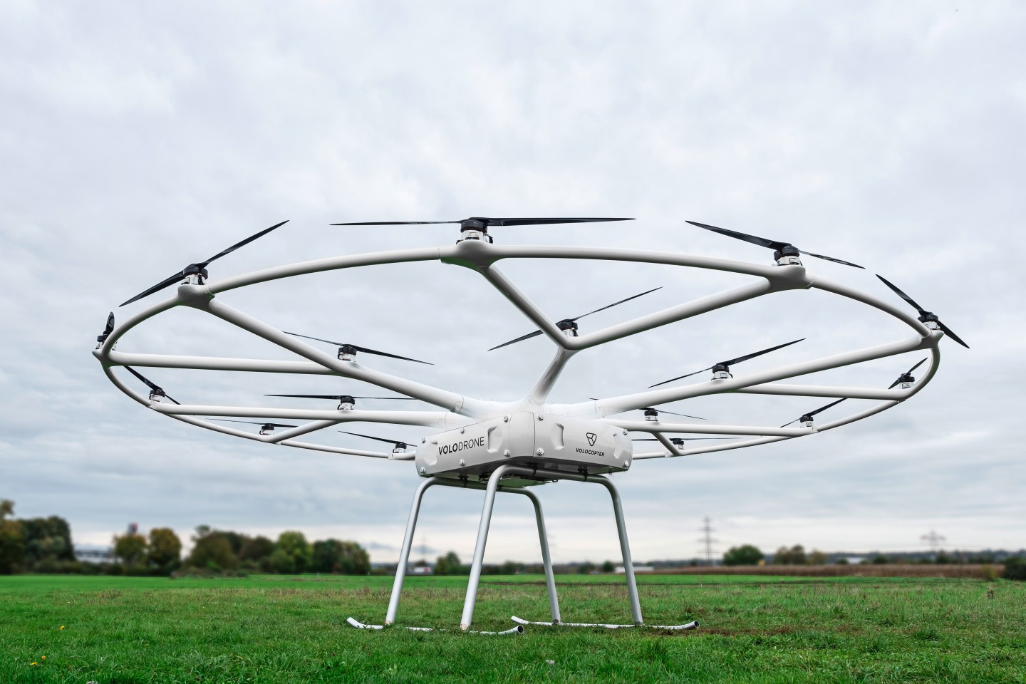 Volocopter дебютирует с гигантским дроном Volodrone достаточно мощным чтобы поднять 440 фунтов
