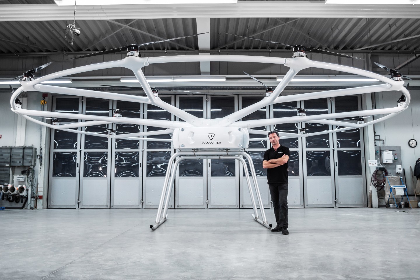 Volocopter дебютирует с гигантским дроном Volodrone достаточно мощным чтобы поднять 440 фунтов