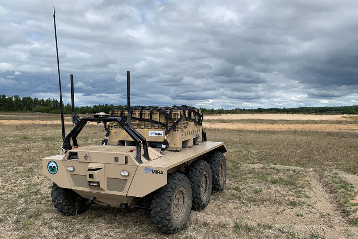 Вооруженные силы США и Великобритании проводят испытания роботизированных конвоев для перевозки