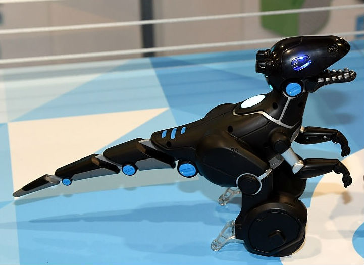 WowWee добавляет танцевального робота MiPosaur, автомобили, управляемые приложением REV
