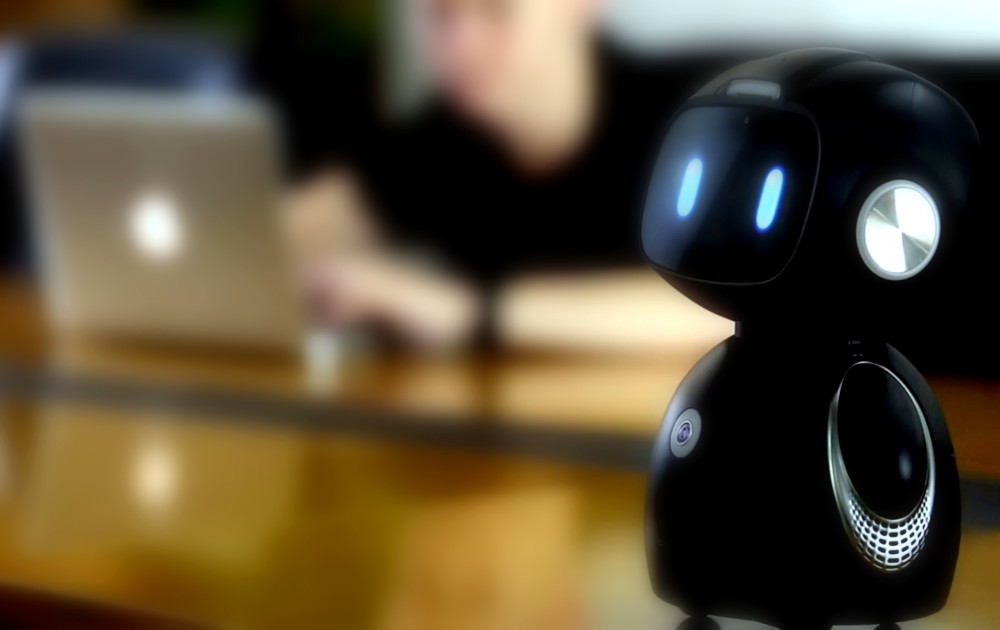 Юми - первый робот, работающий на базе Amazon Alexa
