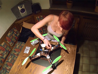 Женщина делает Quadcopter / Drone из шоколада - и это летает!